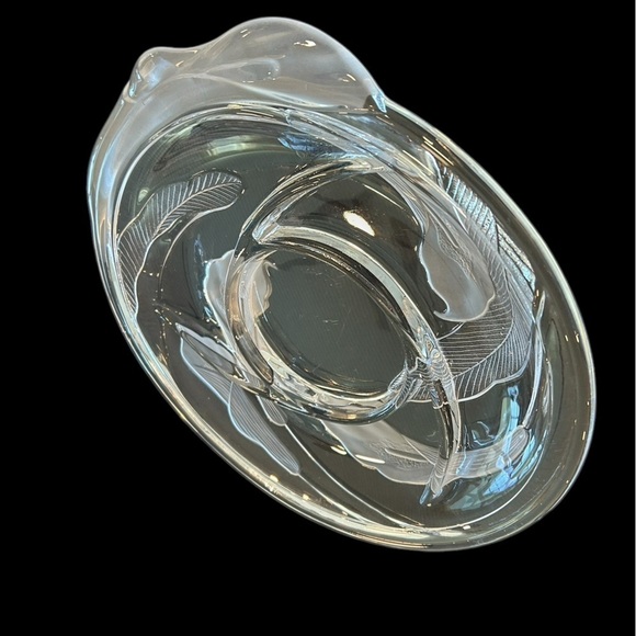 Crystal Clear Industries Frosted Calla Lily 14" Divided Chip and Dip Platter - Picture 4 of 10